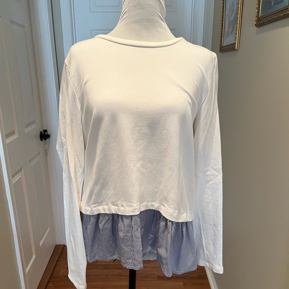 Super cute Vineyard Vines sweatshirt with ruffle.